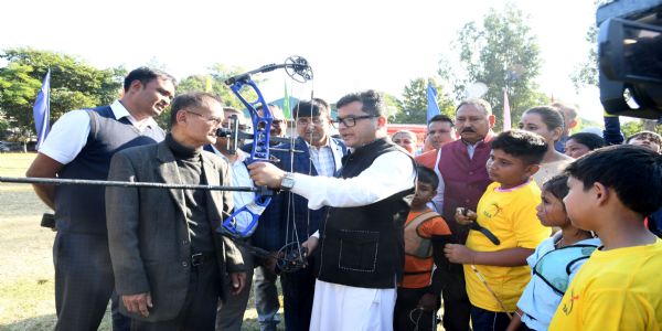 তেজপুৰত আন্ত:জিলা আৰ্চাৰী প্ৰতিযোগিতাৰ স্হলীত প্ৰতিযোগীক উদ্বুদ্ধ কৰিলে কেন্দ্ৰীয় মন্ত্ৰী পবিত্ৰ মাৰ্ঘেৰিটাই