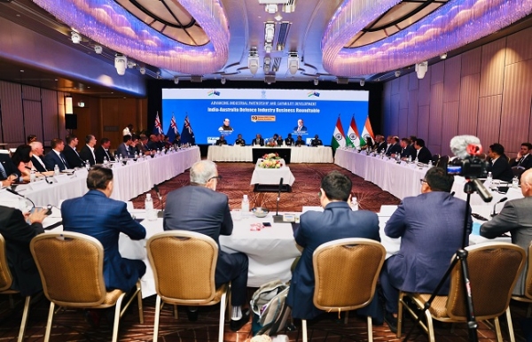 सिडनी में भारत-ऑस्ट्रेलिया रक्षा उद्योग व्यापार गोलमेज बैठक को संबोधित करते राजनाथ सिंह