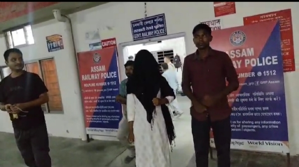 নিশা বৰপেটা ৰোড ৰেল ষ্টেচনত নাৰী সৰবৰাহকাৰীৰ পৰা উদ্ধাৰ কৰিলে এগৰাকী আদিবাসী যুৱতী।