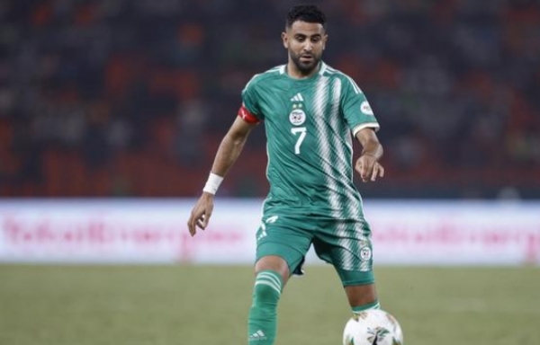 अल्जीरिया के  कप्तान रियाद महरेज़