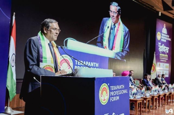 पूर्व मुख्य न्यायाधीश जस्टिस संजीव खन्ना शनिवार को तेरापंथ प्रोफेशनल फोरम (टीपीएफ) द्वारा आयोजित ‘टीपीएफ–दायित्व: नेशनल लीगल कॉन्फ्रेंस ऑन कॉम्बैटिंग व्हाइट कॉलर क्राइम’ को संबोधित करते हुए
