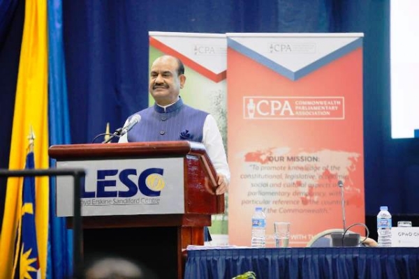 लोक सभा अध्यक्ष ओम बिरला शनिवार को बारबाडोस में राष्ट्रमंडल संसदीय सम्मेलन को संबोधित करते हुए