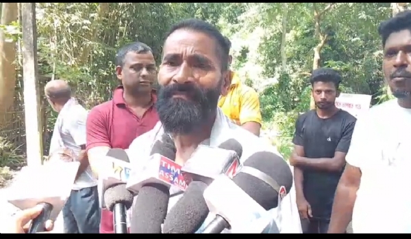 টীয়কৰ কাকজানত এটা বিধ্বস্ত পথে জীয়াতু ভোগাইছে অঞ্চল বাসীক ।