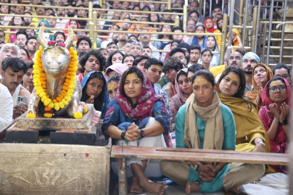 भारतीय महिला क्रिकेट टीम के खिलाड़ियों एवं कोचिंग सदस्यों ने किए भगवान  महाकालेश्वर  के भस्म आरती दर्शन