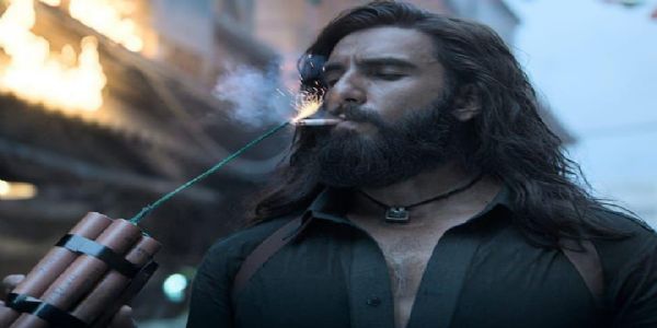 ‘ধুৰন্ধৰ’ৰ টাইটেল ট্ৰেকে আলোড়নৰ সৃষ্টি কৰিছে, হৃদয় জয় কৰিলে ৰণবীৰ সিঙৰ একচন লুকে