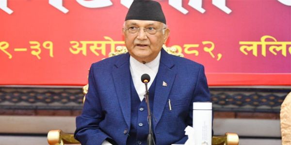 দলৰ সভাপতি পদ এৰিবলৈ প্ৰাক্তন প্ৰধানমন্ত্ৰী কে পি অলিৰ ওপৰত বাঢ়িছে হেঁচা, বৈঠকত হুলস্থুলৰ সৃষ্টি