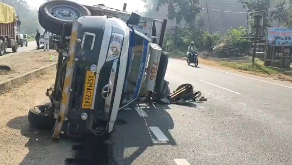 ক্ষেত্ৰীৰ তেতেলীয়াৰ ২৭ নং ৰাষ্ট্ৰীয় ঘাইপথত পথ দুৰ্ঘটনা।
