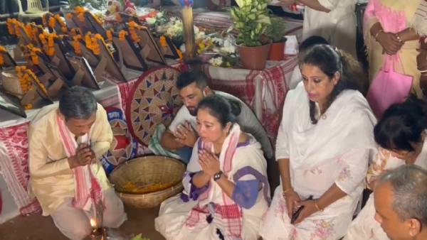 সোণাপুৰৰ জুবিন ক্ষেত্ৰত নিশা ২বজাত উপস্থিত গৰিমা শইকীয়া গাৰ্গ