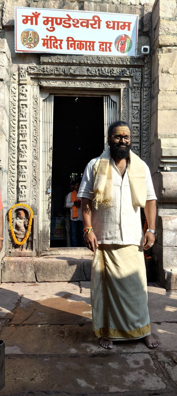 अभिनेता ऋषभ शेट्टी  मां मुंडेश्वरी देवी के दरबार में