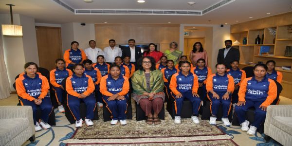 টি-২০ বিশ্বকাপৰ পূৰ্বে ভাৰতীয় মহিলা অন্ধ ক্ৰিকেট দলৰ শ্ৰীলংকাৰ প্ৰধানমন্ত্ৰীক সাক্ষাৎ