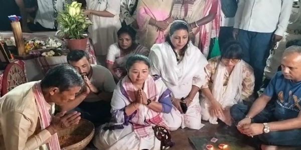 সোণাপুৰৰ জুবিন ক্ষেত্ৰত নিশা ২বজাত উপস্থিত গৰিমা শইকীয়া গাৰ্গ