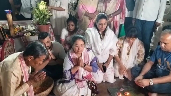 সোণাপুৰৰ জুবিন ক্ষেত্ৰত নিশা ২বজাত উপস্থিত গৰিমা শইকীয়া গাৰ্গ