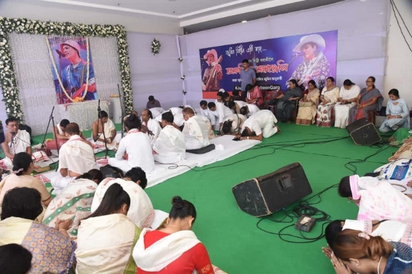 অসম বিজেপিৰ মুখ্য কাৰ্যালয়ত প্ৰয়াত জুবিন গাৰ্গৰ স্মৃতিত নাম প্ৰসংগৰ দৃশ্য।