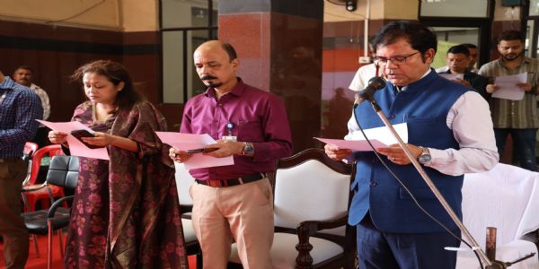 আন্তঃৰাষ্ট্ৰীয় অহিংসা দিৱসত শপত গ্ৰহণ অজয় ​​তিৱাৰীয়ে