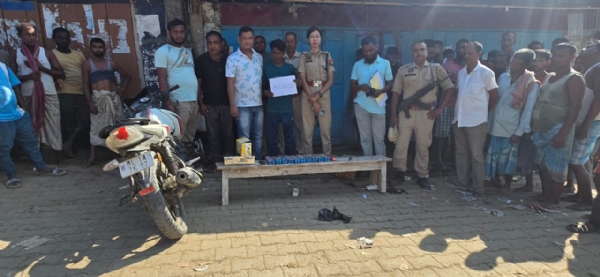 দক্ষিণ শালমাৰা-মানকাচৰ জিলাৰ মানকাচৰ আৰক্ষী থানাৰ অন্তৰ্গত ওখৰাবাৰীত ড্ৰাগছৰ বিৰুদ্ধে অভিযান চলায়।