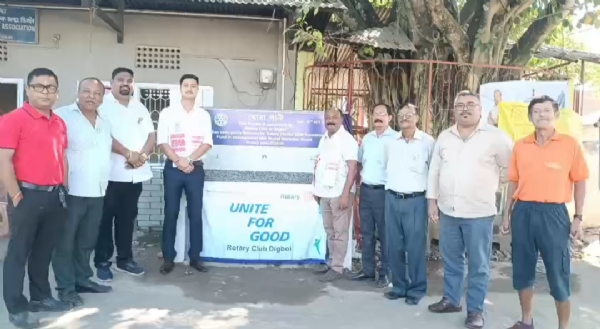 ডিগবৈ ৰাজহুৱা বাছ আস্থানত বিশুদ্ধ খোৱা পানী প্ৰকল্প স্থাপন ডিগবৈ ৰটাৰী ক্লাবৰ।
