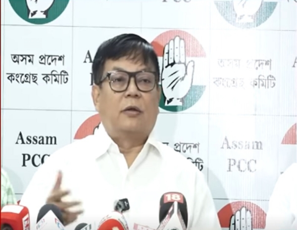 অসম প্ৰদেশ কংগ্ৰেছ কমিটিৰ মুখ্য কাৰ্যালয় ৰাজীৱ ভৱনত সংবাদমেল সম্বোধন কৰি বিধানসভাৰ বিৰোধী দলপতি দেৱব্ৰত শইকীয়াই।