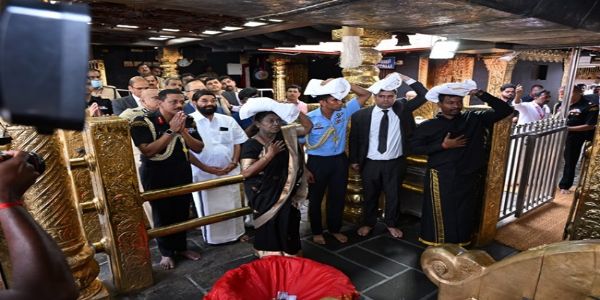 কেৰালাৰ সবৰীমালা মন্দিৰত ৰাষ্ট্ৰপতি দ্ৰৌপদী মুৰ্মুৰ পূজা অৰ্চনা