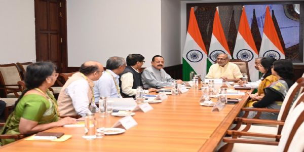 ডাঃ জিতেন্দ্ৰ সিঙৰ চি.পি. ৰাধাকৃষ্ণনক সাক্ষাৎ, বৈজ্ঞানিক আৰু প্ৰযুক্তিগত উন্নতিৰ বিষয়ে অৱগত