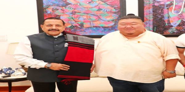 নাগালেণ্ড চৰকাৰৰ মন্ত্ৰী টেমজেন ইমনা আলঙৰ কেন্দ্ৰীয় মন্ত্ৰী ড° জিতেন্দ্ৰ সিঙক সাক্ষাৎ, ৰাজ্যখনৰ উন্নয়নৰ বিষয়ে চৰ্চা