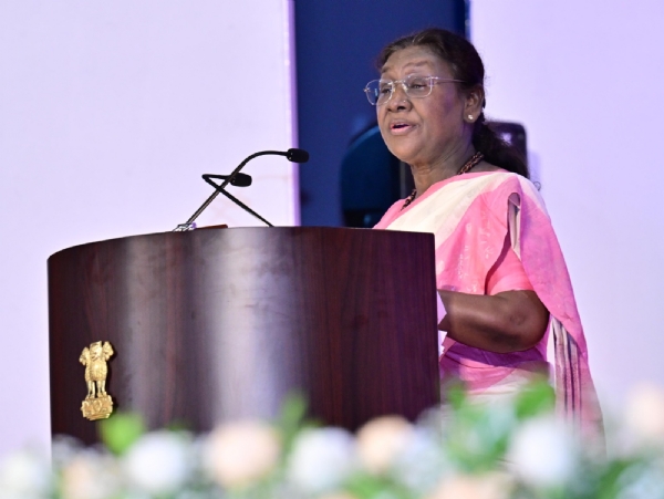 सेंट टेरेसा कॉलेज के शताब्दी समारोह को संबोधित करती हुईं राष्ट्रपति द्रौपदी मुर्मु सेंट टेरेसा कॉलेज के शताब्दी समारोह को संबोधित करती हुईं राष्ट्रपति द्रौपदी मुर्मु