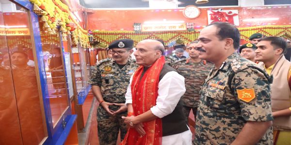 লংগেৱালা সীমান্তত প্ৰতিৰক্ষা মন্ত্ৰী ৰাজনাথ সিঙে প্ৰত্যক্ষ কৰিলে থাৰ শক্তি সামৰিক অনুশীলন