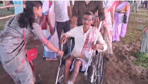 ন দুৱাৰ সমষ্টিৰ জামুগুৰিহাটৰ পকামূৰা পথাৰত ৰাজ্য চৰকাৰৰ উদ্যোগত মেগা স্বাস্থ্য মেলাৰ আয়োজন ৷ ন দুৱাৰ সমষ্টিৰ জামুগুৰিহাটৰ পকামূৰা পথাৰত ৰাজ্য চৰকাৰৰ উদ্যোগত মেগা স্বাস্থ্য মেলাৰ আয়োজন ৷