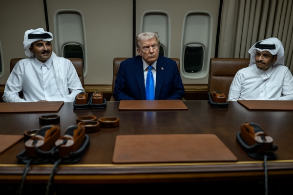 ट्रंप की कतर के अमीर के साथ मुलाकात ट्रंप की कतर के अमीर के साथ मुलाकात