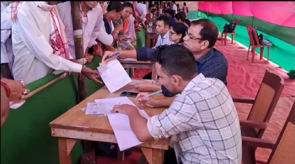 ন দুৱাৰ সমষ্টিৰ জামুগুৰিহাটৰ পকামূৰা পথাৰত ৰাজ্য চৰকাৰৰ উদ্যোগত মেগা স্বাস্থ্য মেলাৰ আয়োজন ৷ ন দুৱাৰ সমষ্টিৰ জামুগুৰিহাটৰ পকামূৰা পথাৰত ৰাজ্য চৰকাৰৰ উদ্যোগত মেগা স্বাস্থ্য মেলাৰ আয়োজন ৷