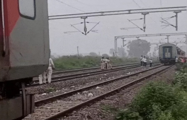 मुंबई-भागलपुर एक्सप्रेस दो हिस्सों में बंटी मुंबई-भागलपुर एक्सप्रेस दो हिस्सों में बंटी