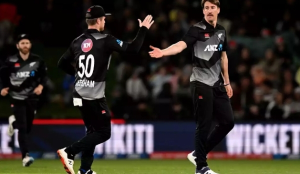 ब्लेयर टिकनर (दाएं) ने 13 मैचों में 16 वनडे विकेट लिए हैं ब्लेयर टिकनर (दाएं) ने 13 मैचों में 16 वनडे विकेट लिए हैं