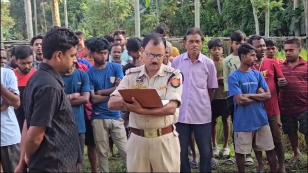 দেওবাৰে নিশা ৰূপহীহাটৰ ২নং ভুৰবন্ধাত চাঞ্চল্যকৰ ঘটনা। দেওবাৰে নিশা ৰূপহীহাটৰ ২নং ভুৰবন্ধাত চাঞ্চল্যকৰ ঘটনা।