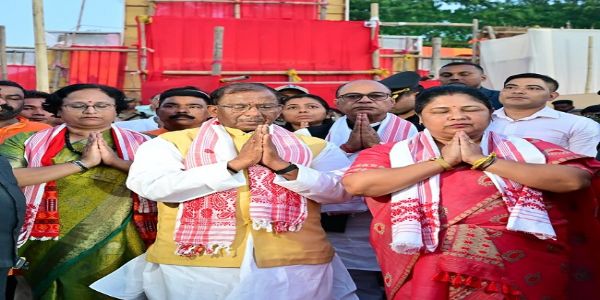 শুক্ৰেশ্বৰ ঘাটত অনুষ্ঠিত ছঠ পূজাত অসমৰ ৰাজ্যপালৰ অংশগ্ৰহণ