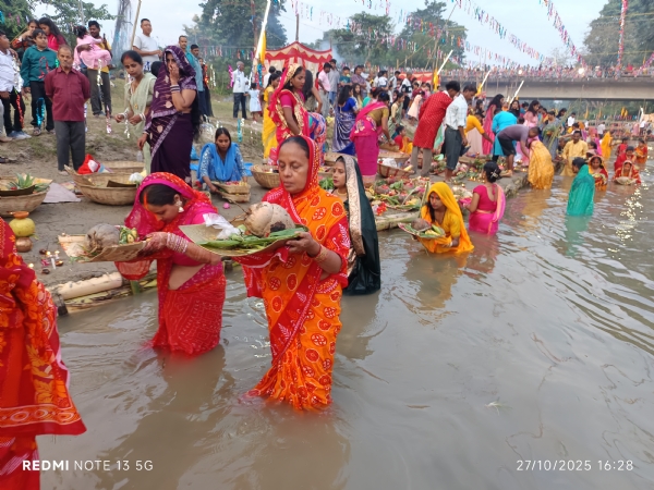 ফকিৰাগ্ৰামত ব্যাপক উলহ মালহৰে উদযাপন কৰিলে ষট পূজা । ফকিৰাগ্ৰামত ব্যাপক উলহ মালহৰে উদযাপন কৰিলে ষট পূজা ।