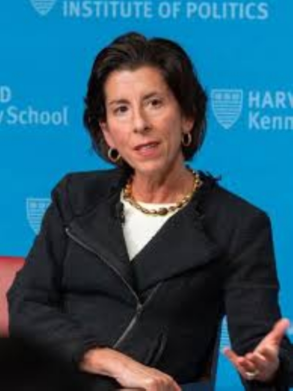 अमेरिका की पूर्व वाणिज्य मंत्री जीना रायमोंडो अमेरिका की पूर्व वाणिज्य मंत्री जीना रायमोंडो