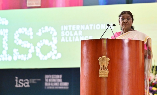 राष्ट्रपति कार्यक्रम को संबोधित करती हुई