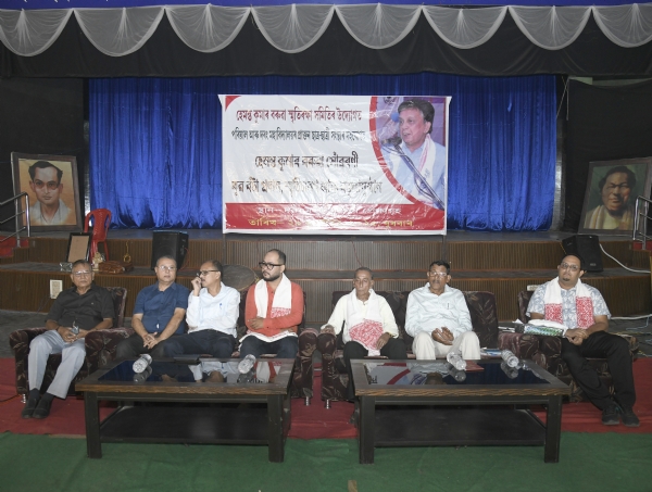 লেখক -গৱেষক -সাংবাদিক মনজিৎ ৰাজকোঁৱৰক হেমন্ত কুমাৰ বৰুৱা সোঁৱৰণী যুৱ বঁটা প্ৰদান লেখক -গৱেষক -সাংবাদিক মনজিৎ ৰাজকোঁৱৰক হেমন্ত কুমাৰ বৰুৱা সোঁৱৰণী যুৱ বঁটা প্ৰদান