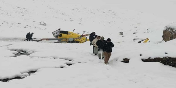 নেপালৰ এভাৰেষ্ট বেছ কেম্পৰ সমীপত হেলিকপ্টাৰ দুৰ্ঘটনাগ্ৰস্ত, পাইলট সুৰক্ষিত