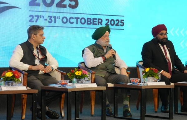 कार्यक्रम को संबोधित करते हुए पेट्रोलियम मंत्री हरदीप सिंह  पुरी कार्यक्रम को संबोधित करते हुए पेट्रोलियम मंत्री हरदीप सिंह  पुरी