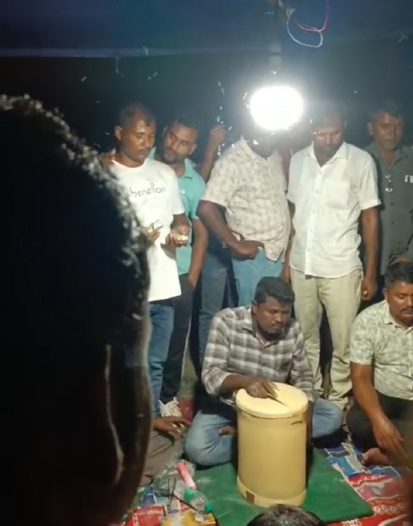 ফকিৰাগ্ৰামৰ মোনাকোষাত বিভিন্ন পূজাৰ সুযোগ লৈ মুকলি জুৱা বেহা।