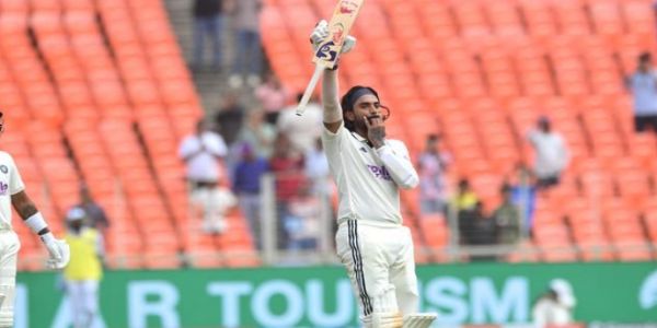 আহমেদাবাদ টেষ্ট: দুপৰীয়াৰ আহাৰলৈ ৰাহুলৰ শতকেৰে ভাৰতৰ অগ্ৰগতি