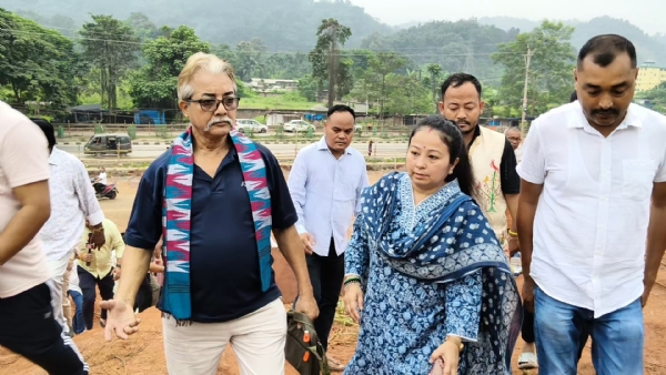 জুবিন ক্ষেত্ৰত গৰিমা শইকীয়া গাৰ্গ সহ উপস্থিত নিৰ্মাণ সমিতিৰ অন্যান্য বিষয় ববীয়া সকল। জুবিন ক্ষেত্ৰত গৰিমা শইকীয়া গাৰ্গ সহ উপস্থিত নিৰ্মাণ সমিতিৰ অন্যান্য বিষয় ববীয়া সকল।