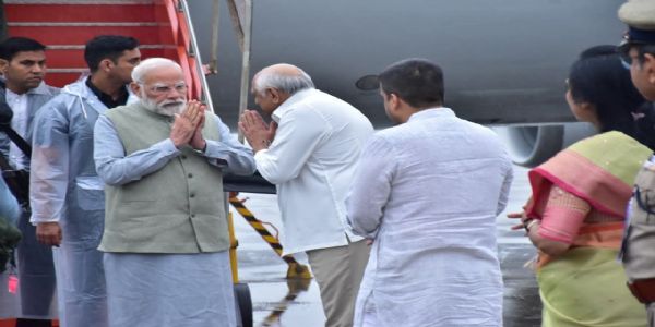 গুজৰাটৰ বদোদৰাত উপস্থিত প্ৰধানমন্ত্ৰী নৰেন্দ্ৰ মোডী