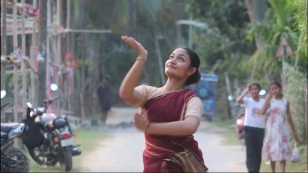 কঠিয়াতলীত আগন্তুক শ্ৰী শ্ৰী কৃষ্ণ ৰাসৰ বাবে আখৰা কৰাত ব্যস্ত শিল্পী সকল। কঠিয়াতলীত আগন্তুক শ্ৰী শ্ৰী কৃষ্ণ ৰাসৰ বাবে আখৰা কৰাত ব্যস্ত শিল্পী সকল।