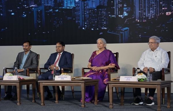 आपकी पूंजी, आपका अधिकार अभियान की शुरुआत पर संबोधित करते सीतारमण