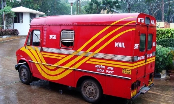 डाक विभाग की वैन