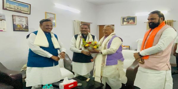 বিহাৰ বিজেপিৰ নিৰ্বাচনী প্ৰভাৰী ধৰ্মেন্দ্ৰ প্ৰধানৰ এন ডি এৰ তিনিটা সমষ্টিৰ দলৰ নেতাক সাক্ষাৎ