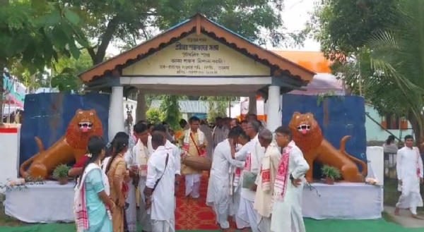 আজি দেওবাৰৰ পৰা নগাঁৱৰ কঢ়ালীগাঁৱ স্থিত অসম শংকৰ মিচনত দুদিনীয়া কাৰ্যসূচীৰে অনুষ্ঠিত হৈছে মহাপুৰুষ শ্ৰীমন্ত শঙ্কৰদেৱ গুৰুজনাৰ ৫৭৭সংখ্যক আবিৰ্ভাৱ মহোৎসৱ।