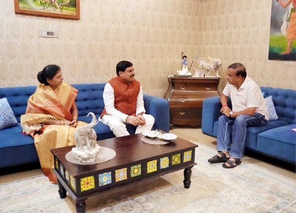 মুখ্যমন্ত্ৰীক সাক্ষাৎ