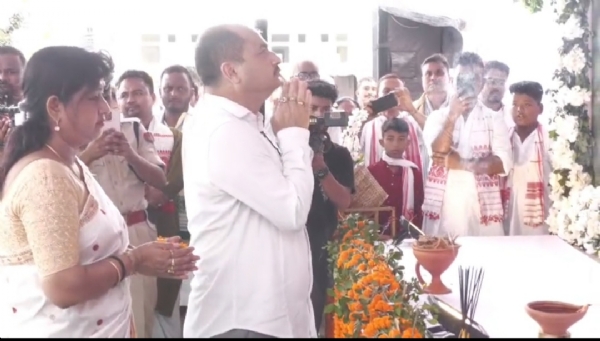 গোলাঘাটৰ জোৱাই প্ৰাণৰ আপোন গণশিল্পী জুবিন গাৰ্গৰ আজি ৰাজহুৱা আদ্যশ্ৰাদ্ব আৰু শ্ৰদ্ধান্জলী অনুষ্ঠান আয়োজন এইবাৰ গোলাঘাটৰ সম্বন্বয় ক্ষেত্রৰ বাকৰিত।